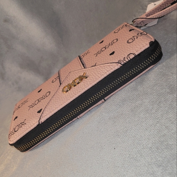 XOXO Wallet. Zip-around. - Picture 2 of 16
